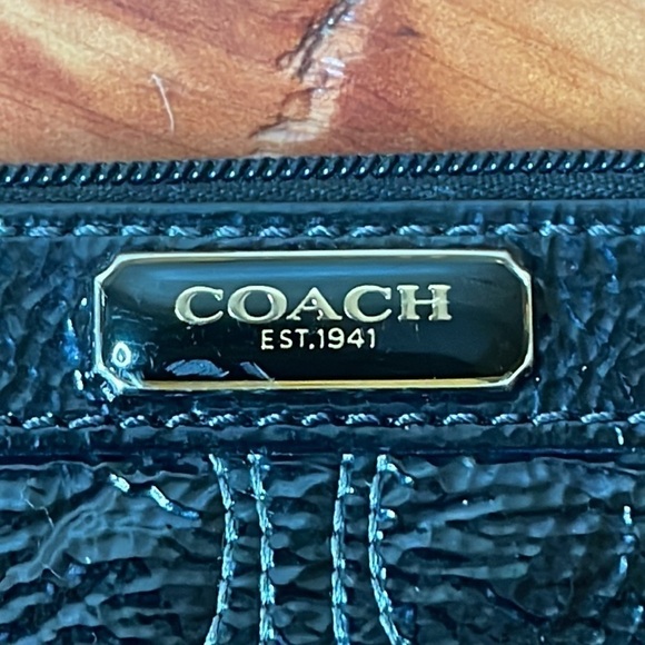 Coach black patent wristlet - Picture 2 of 8